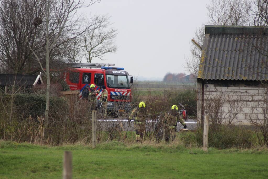 Brandweer blust brandende elektrische fiets