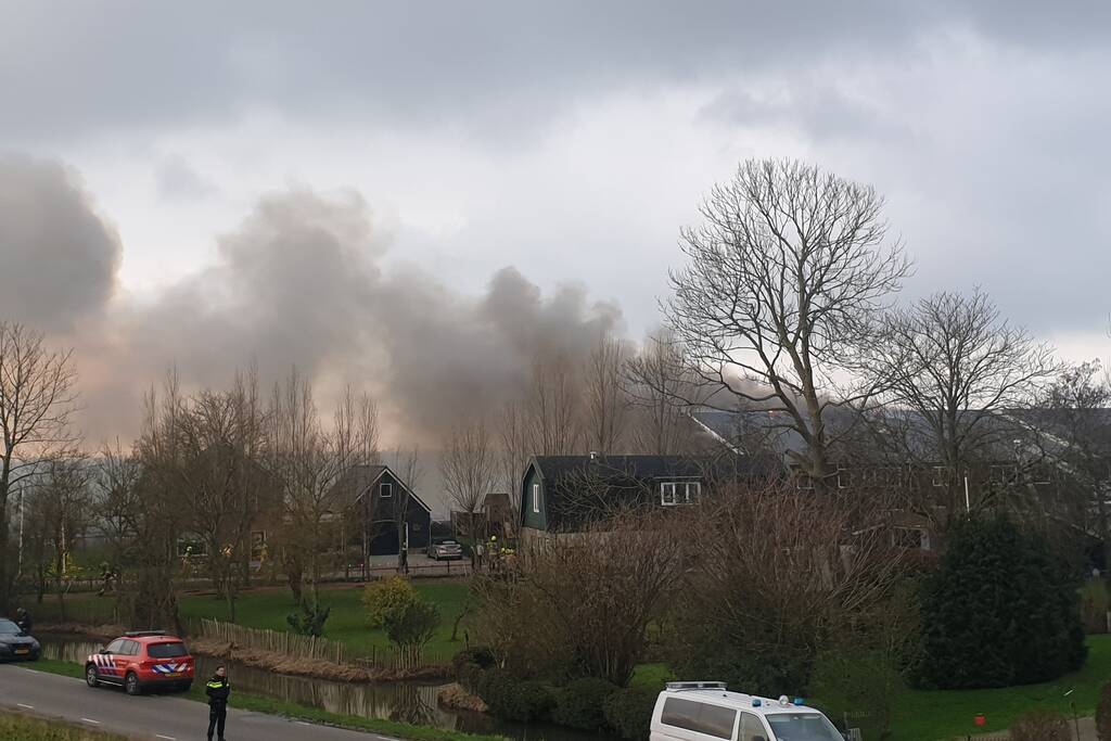 Veel rookontwikkeling bij brand in schuur