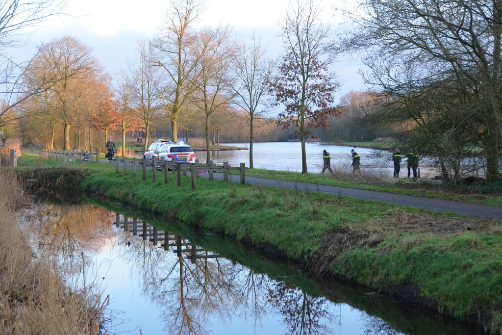 Visser ernstig gewond na val in water