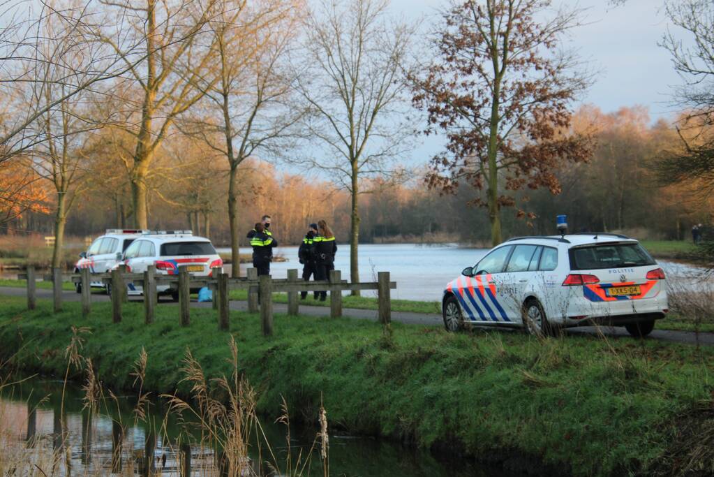 Visser ernstig gewond na val in water