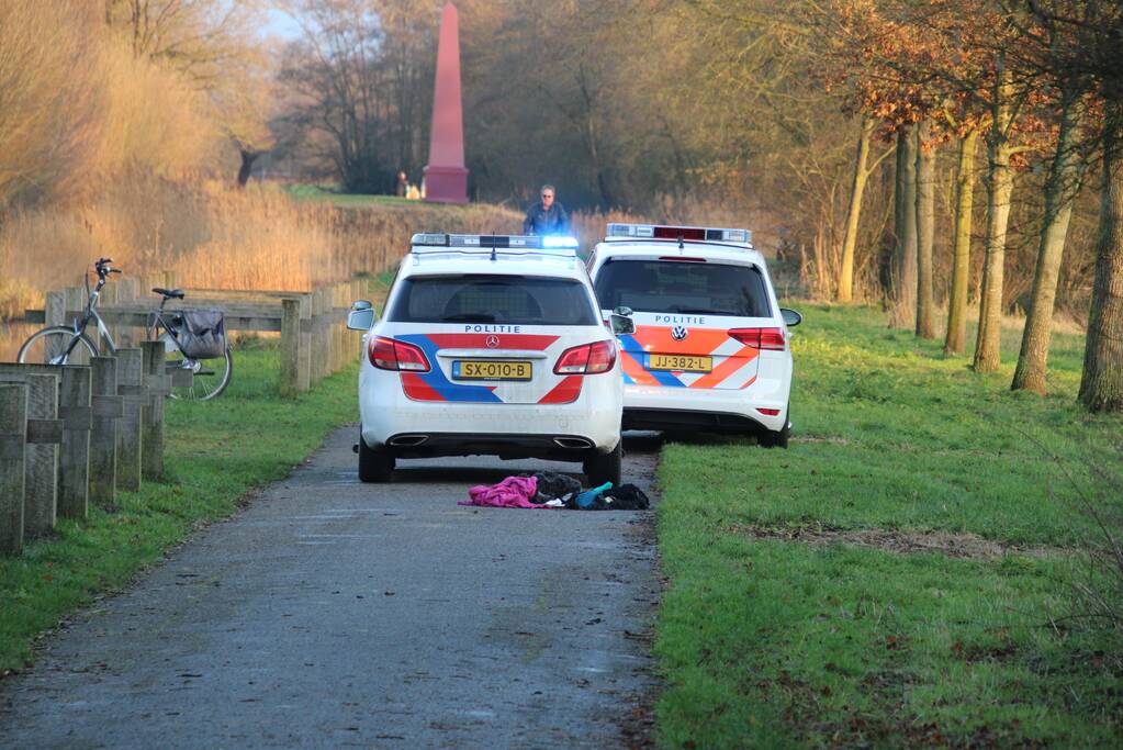 Visser ernstig gewond na val in water