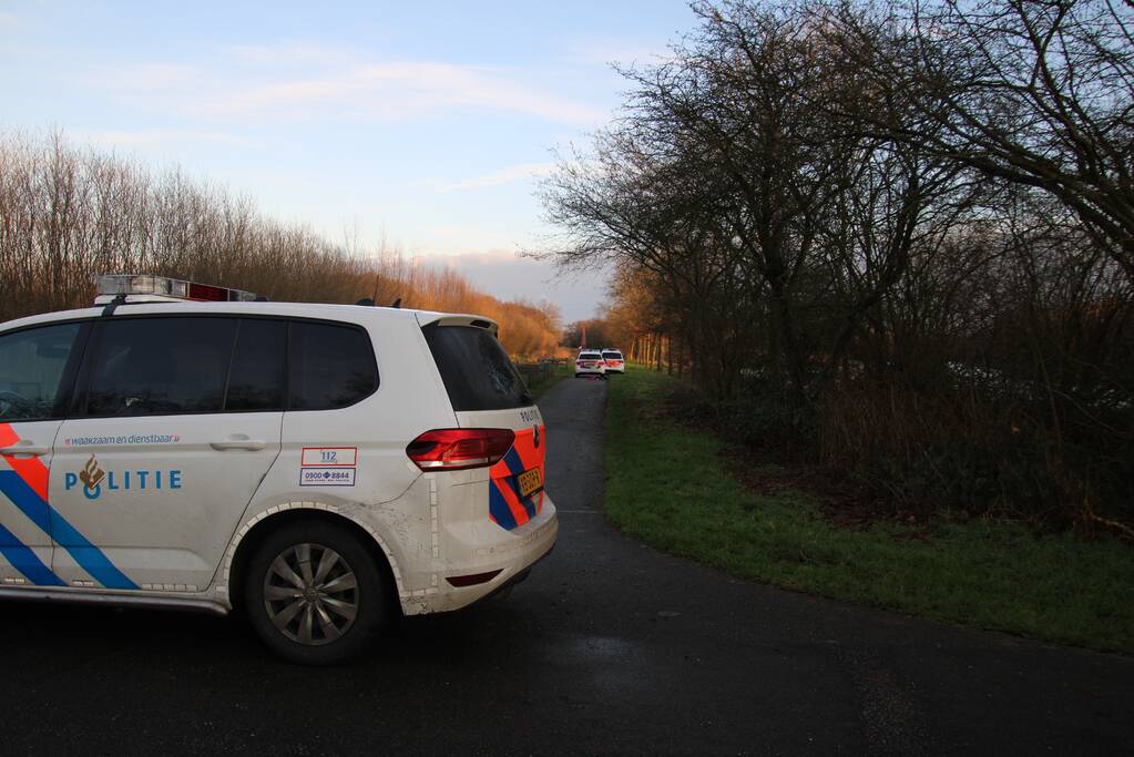 Visser ernstig gewond na val in water