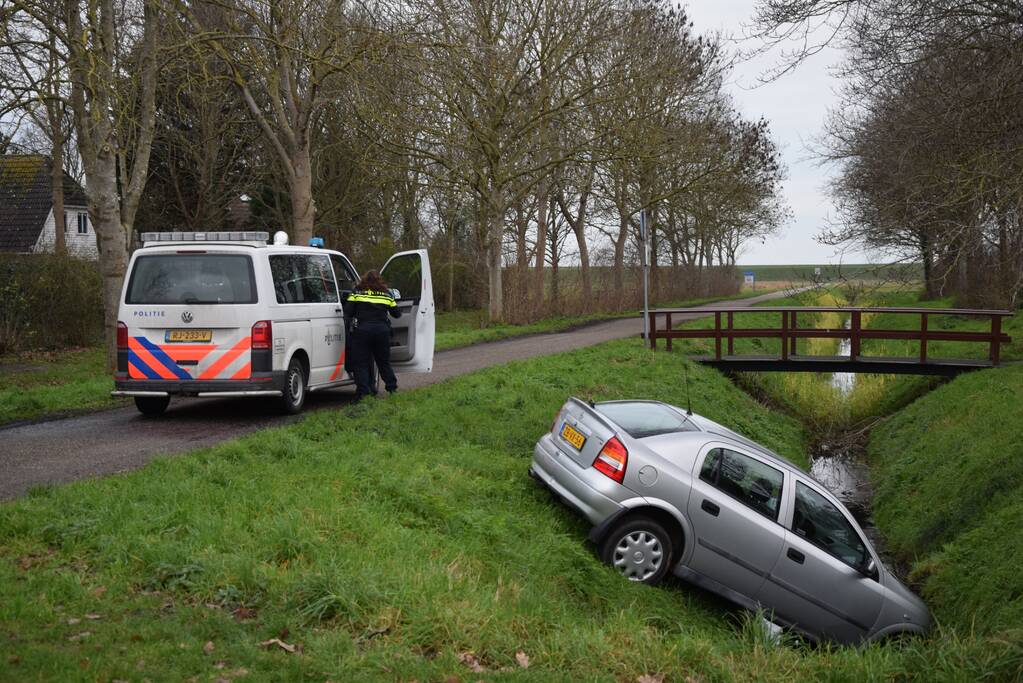 Automobilist belandt in sloot