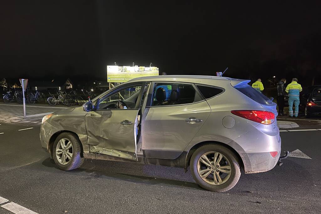 Veel schade bij ongeval tussen twee auto's
