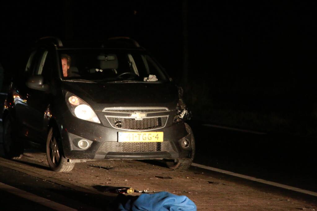 Persoon zwaargewond bij botsing met auto