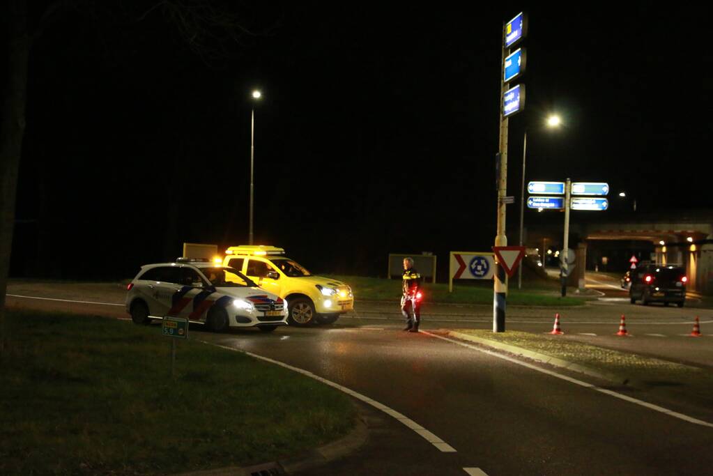 Persoon zwaargewond bij botsing met auto