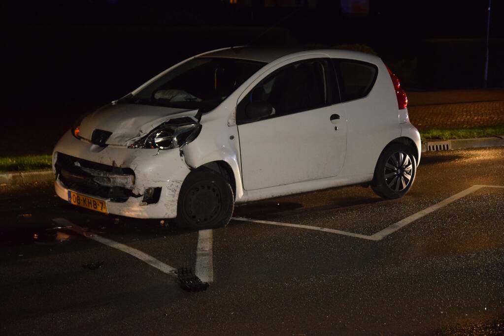 Veel schade bij frontale aanrijding