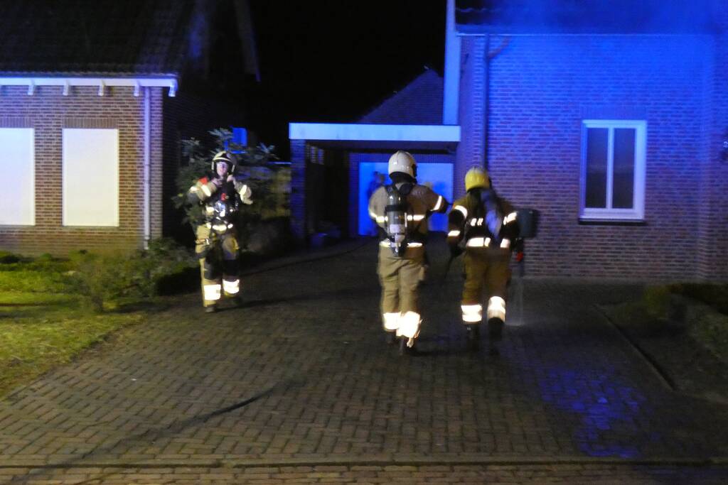 Veel rook bij brand in woning