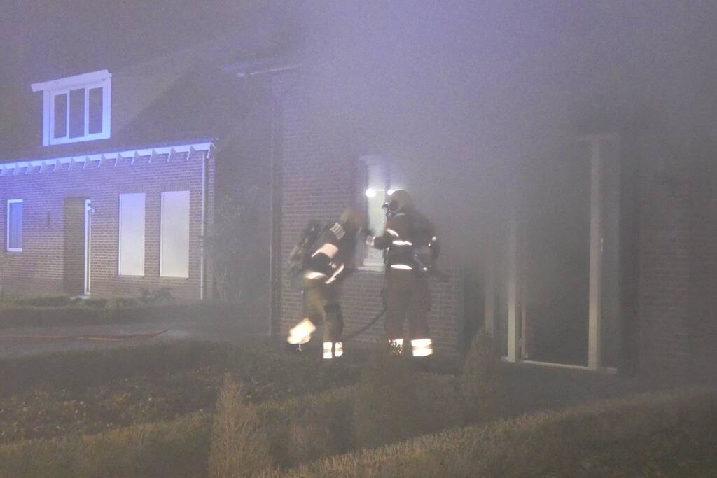 Veel rook bij brand in woning