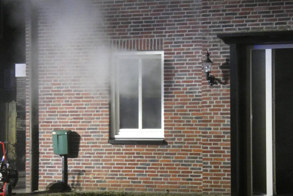 Veel rook bij brand in woning