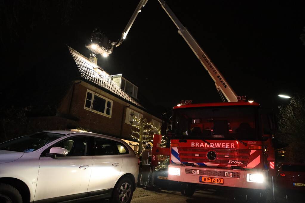 Brand in schoorsteen van woning
