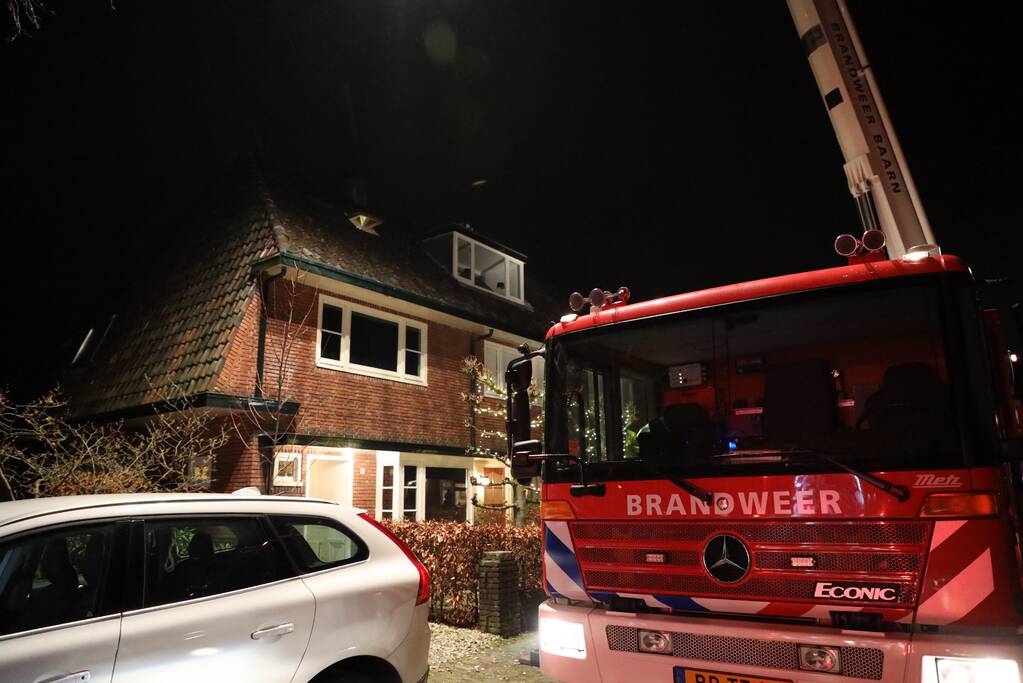 Brand in schoorsteen van woning