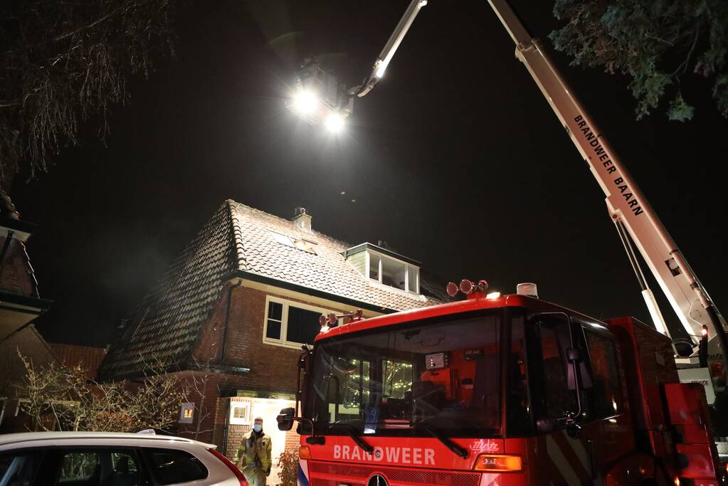 Brand in schoorsteen van woning