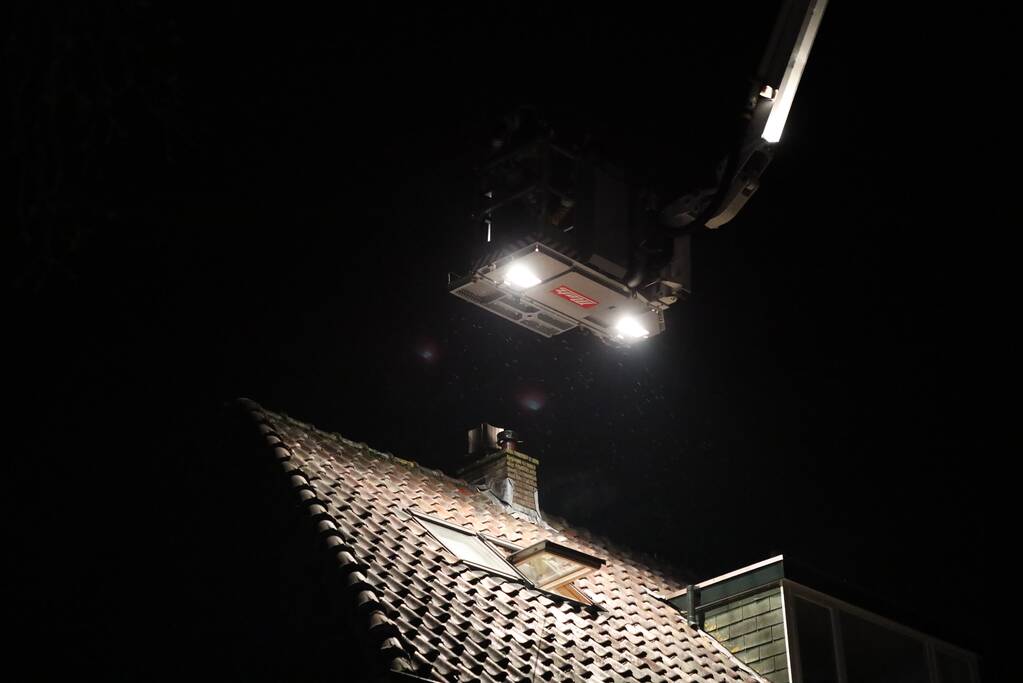 Brand in schoorsteen van woning