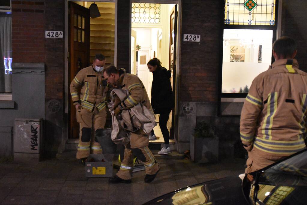 Opgehoopt roet in schoorsteen zorgt voor brand