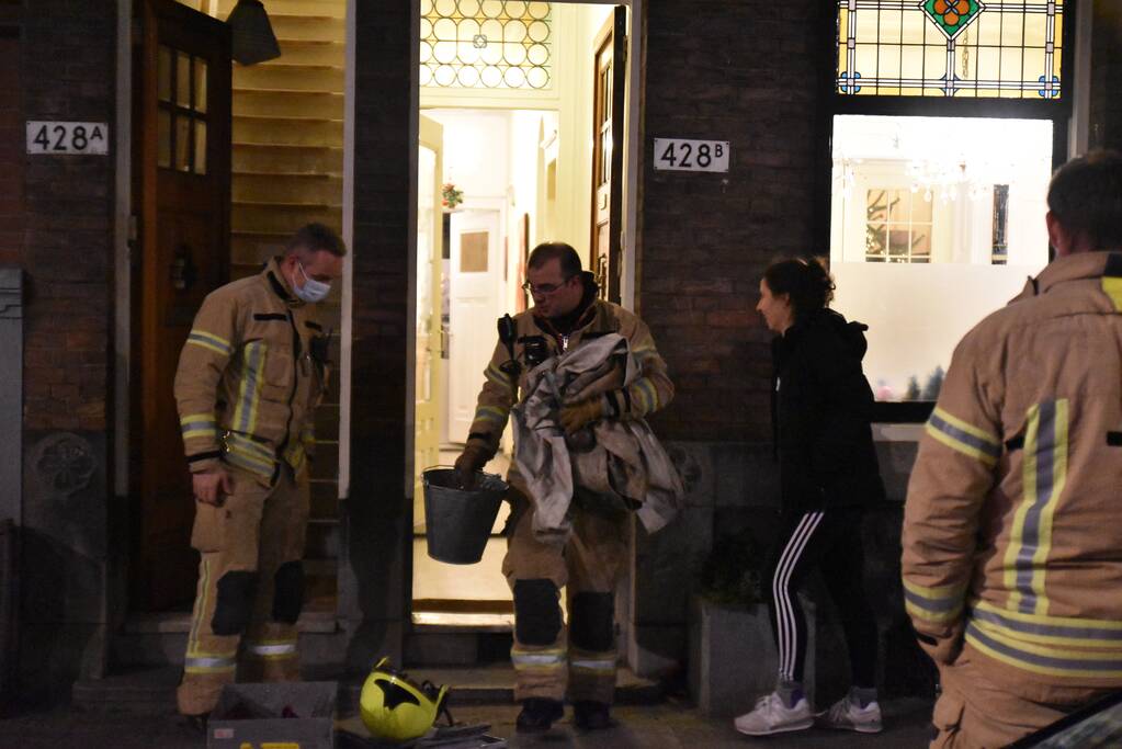 Opgehoopt roet in schoorsteen zorgt voor brand