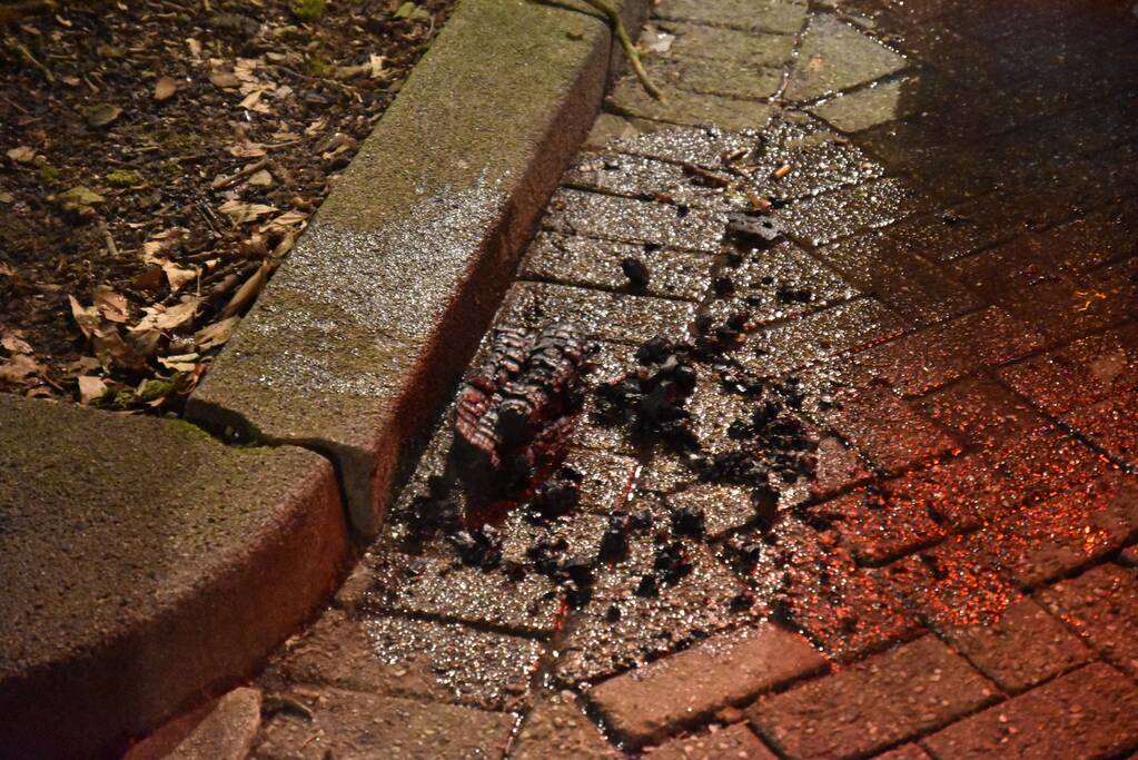 Opgehoopt roet in schoorsteen zorgt voor brand