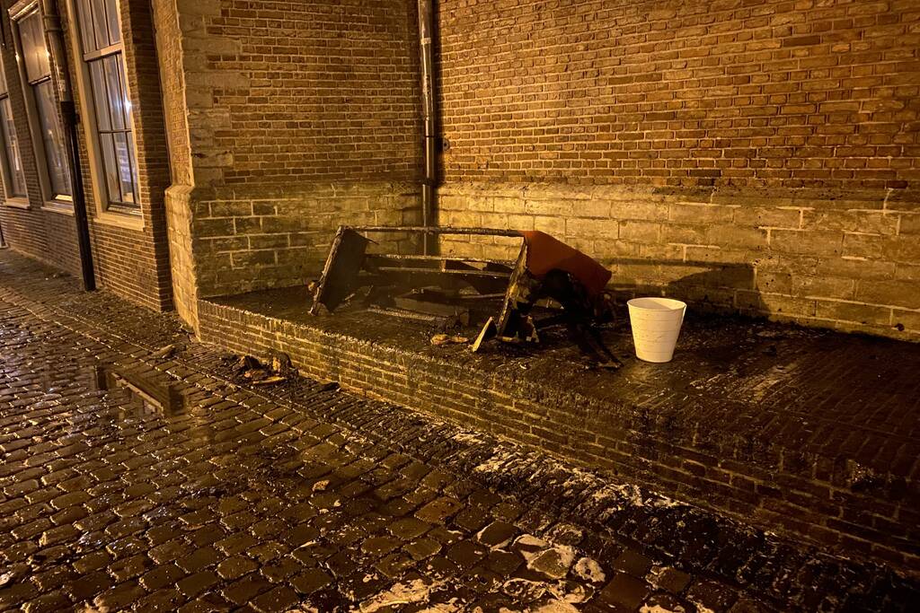 Bank gaat in vlammen op