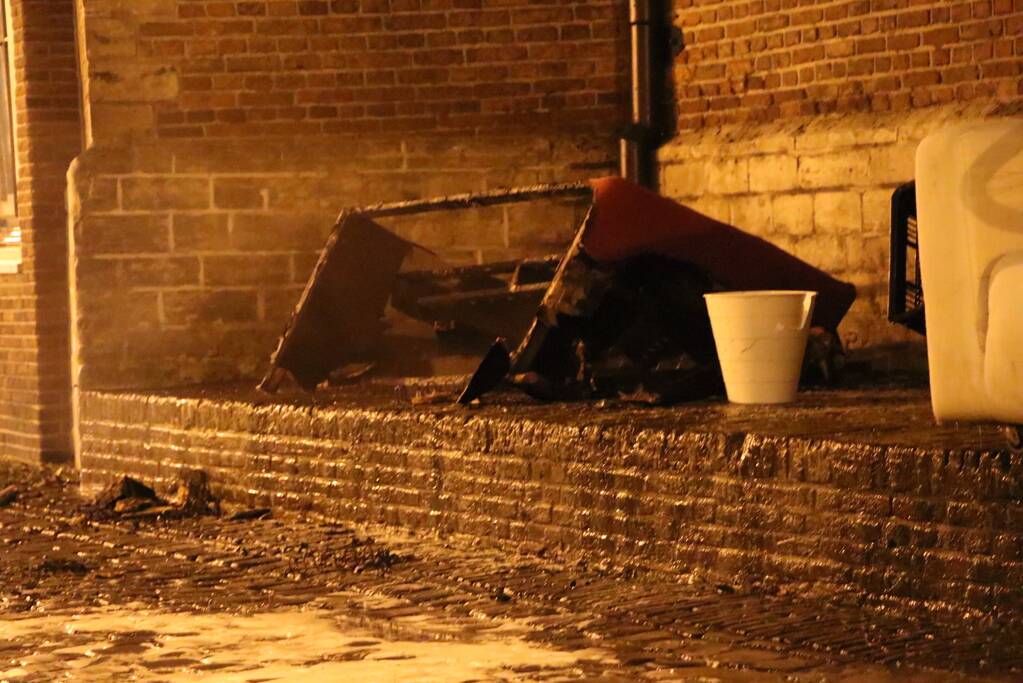 Bank gaat in vlammen op