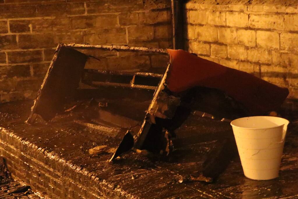 Bank gaat in vlammen op