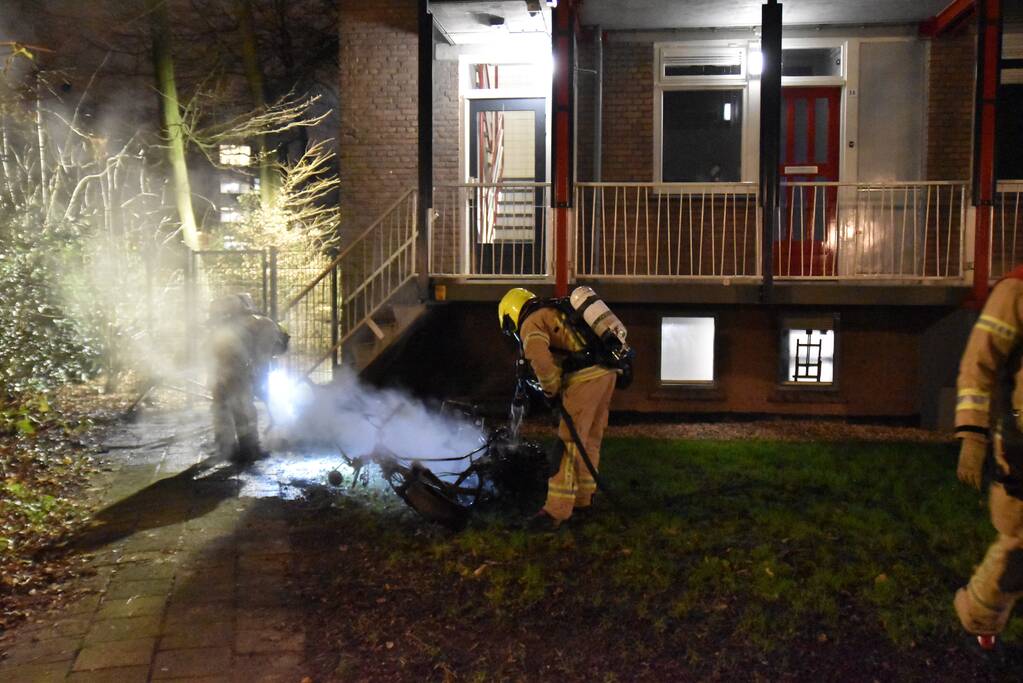 Scooter verwoest door brand
