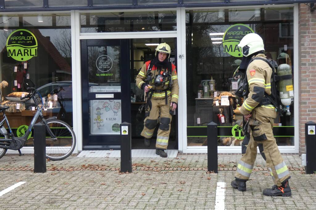 Veel rook bij brand in winkel