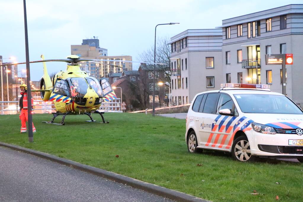 Traumahelikopter landt voor incident in woning
