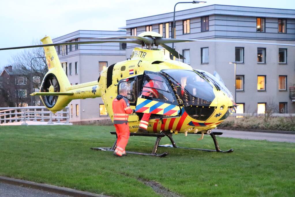 Traumahelikopter landt voor incident in woning