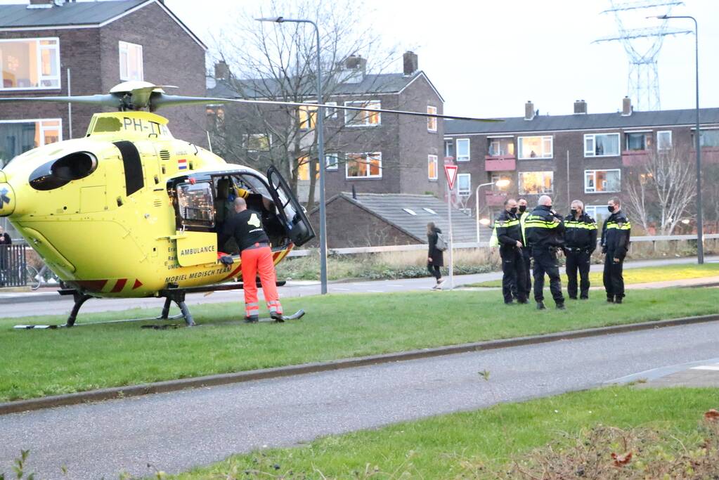 Traumahelikopter landt voor incident in woning