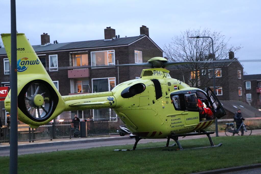 Traumahelikopter landt voor incident in woning