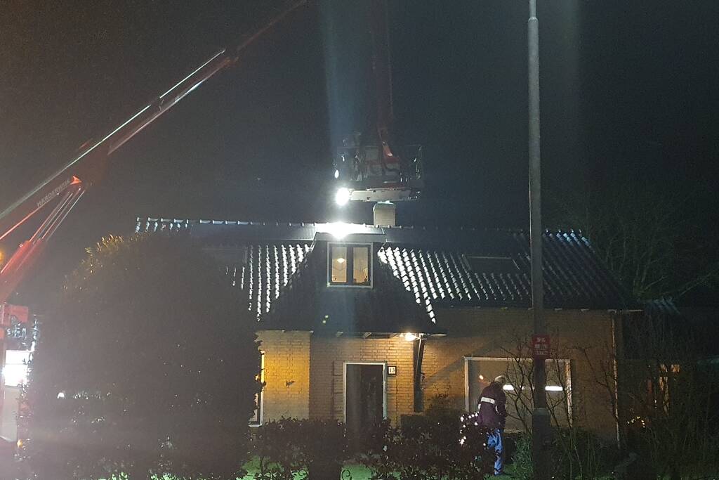 Brand in schoorsteen van woning