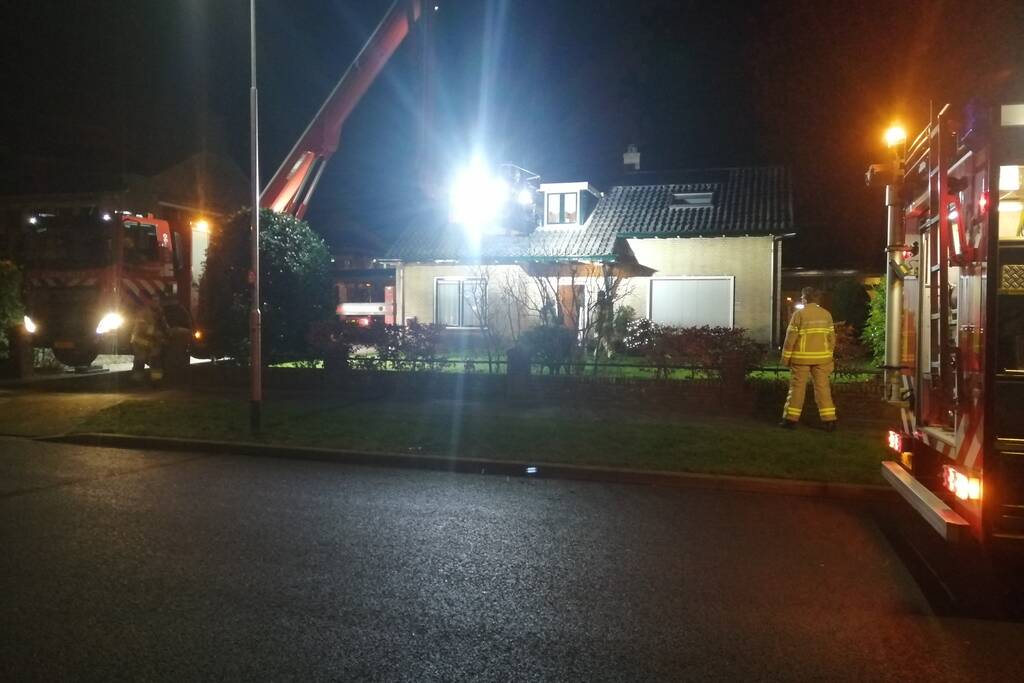 Brand in schoorsteen van woning