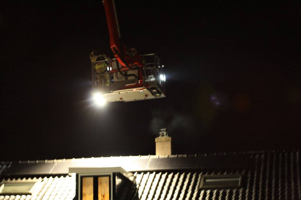 Brand in schoorsteen van woning