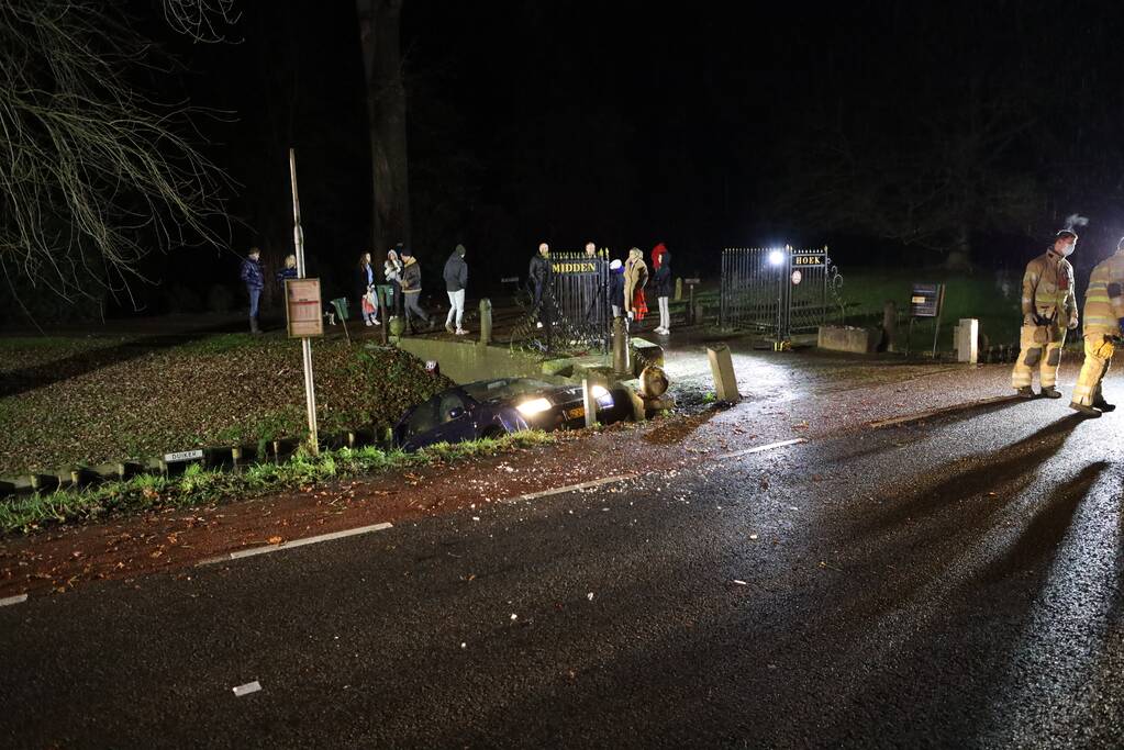 Auto te water geraakt