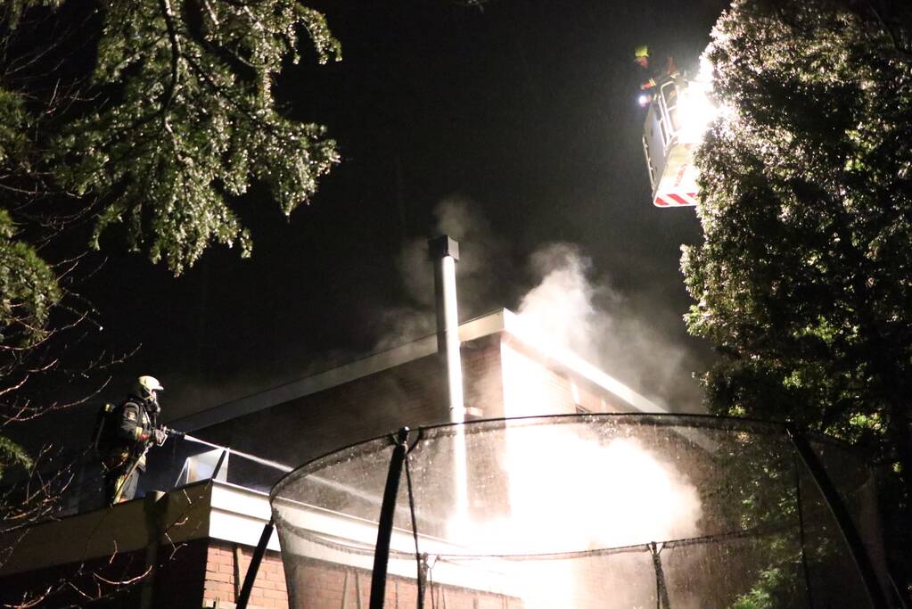 Veel rookontwikkeling bij brand in woning