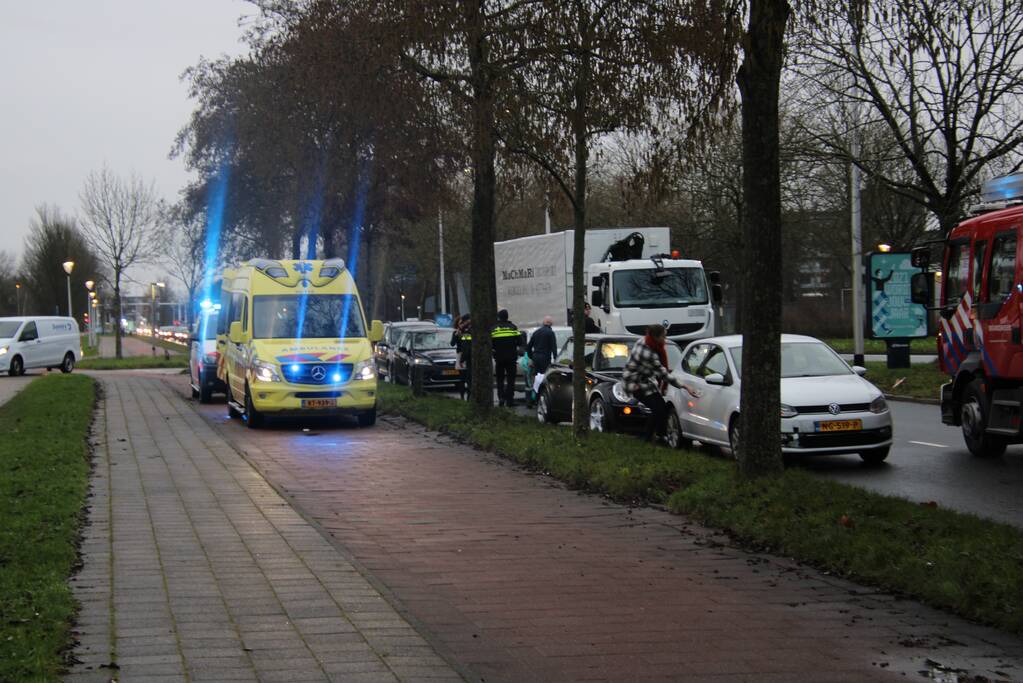 Ernstige aanrijding tussen twee auto's