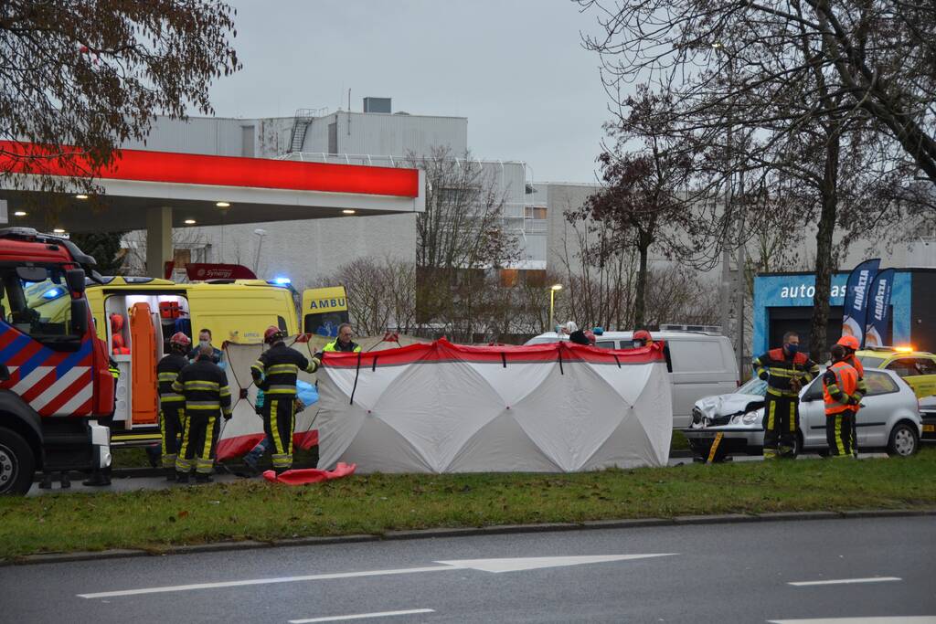 Ernstige aanrijding tussen twee auto's