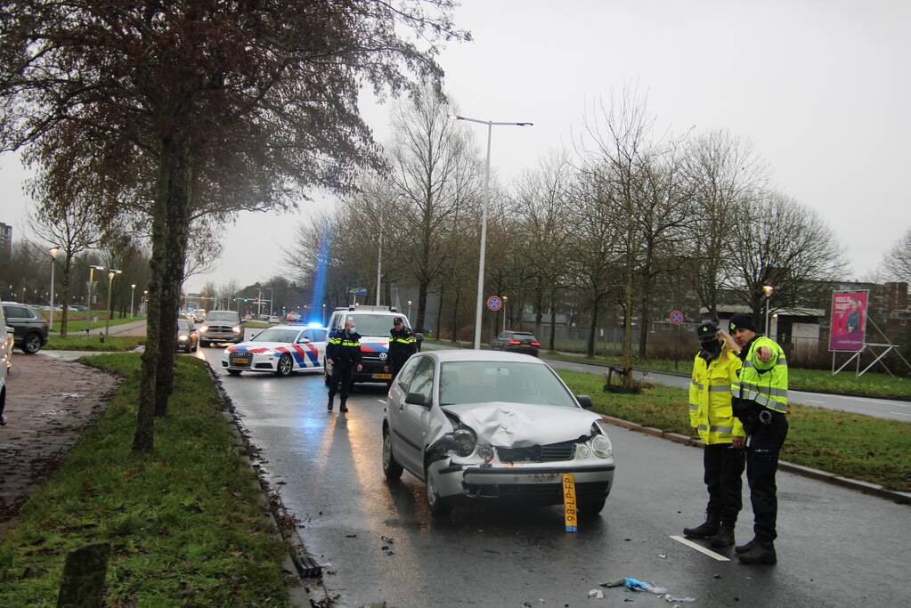 Ernstige aanrijding tussen twee auto's