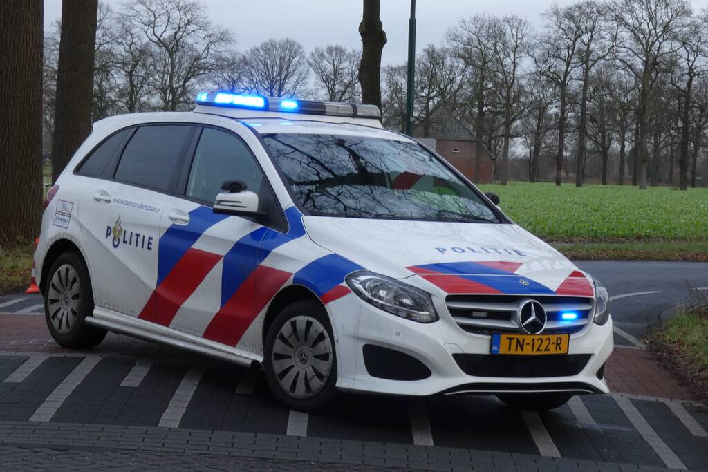 Auto belandt in greppel