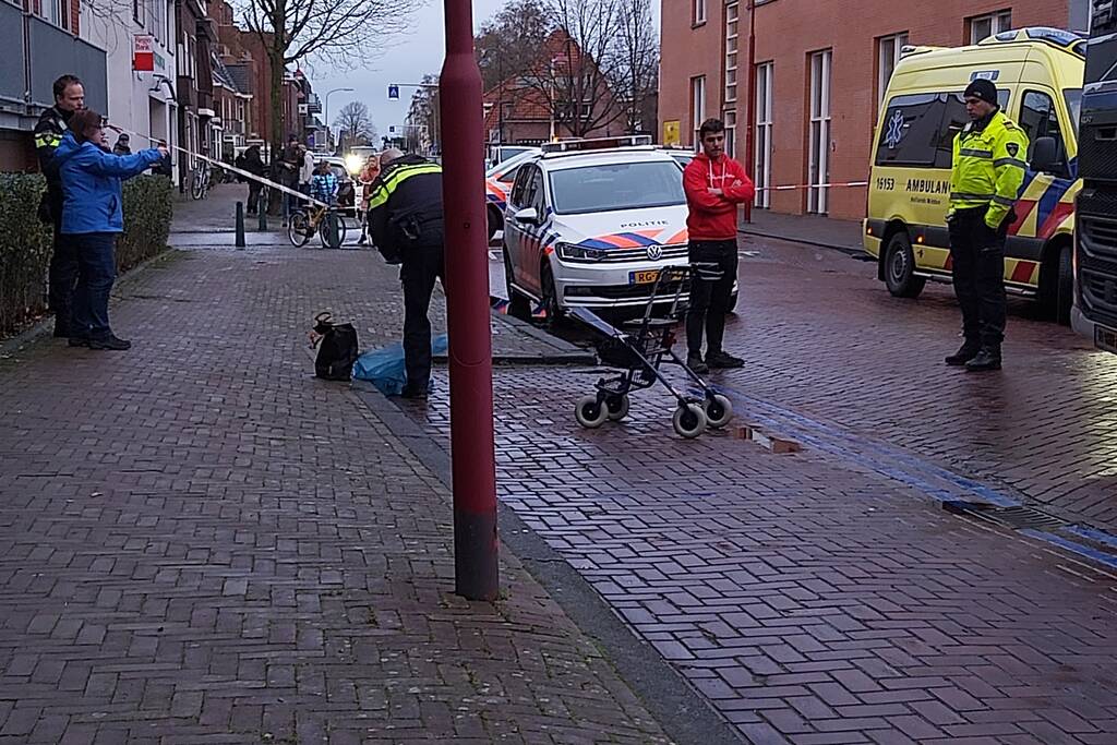 Vrouw gewond bij botsing met vrachtwagen