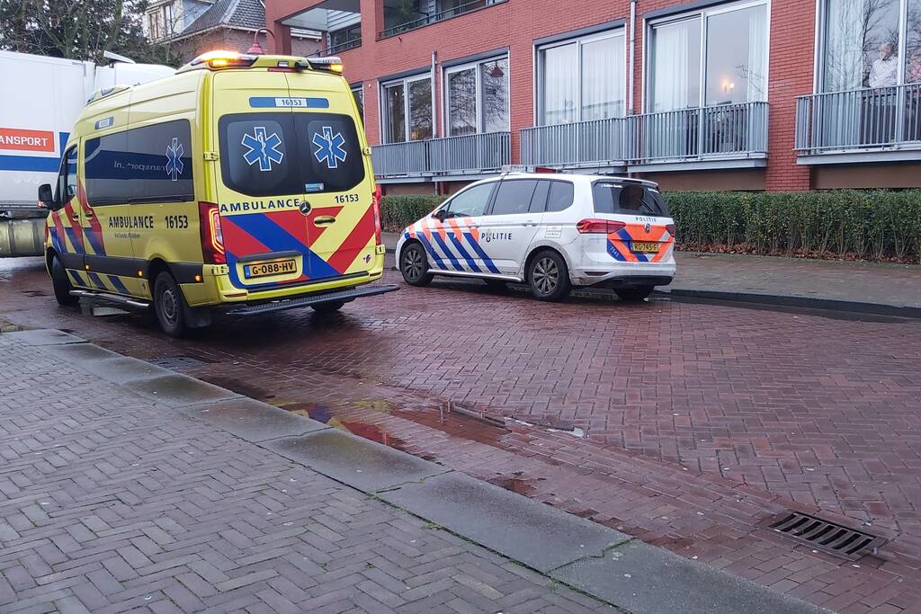 Vrouw gewond bij botsing met vrachtwagen