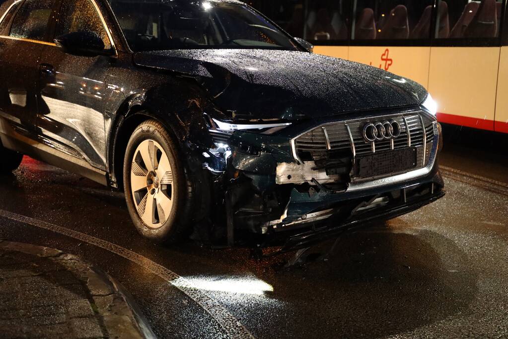 Persoon gewond bij botsing op kruising