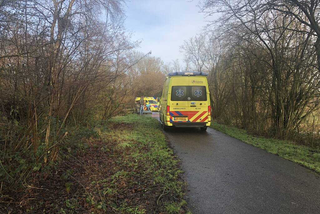 Twee personen gewond bij ongeval op gladde brug