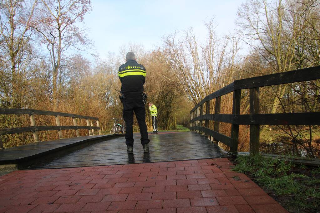 Twee personen gewond bij ongeval op gladde brug