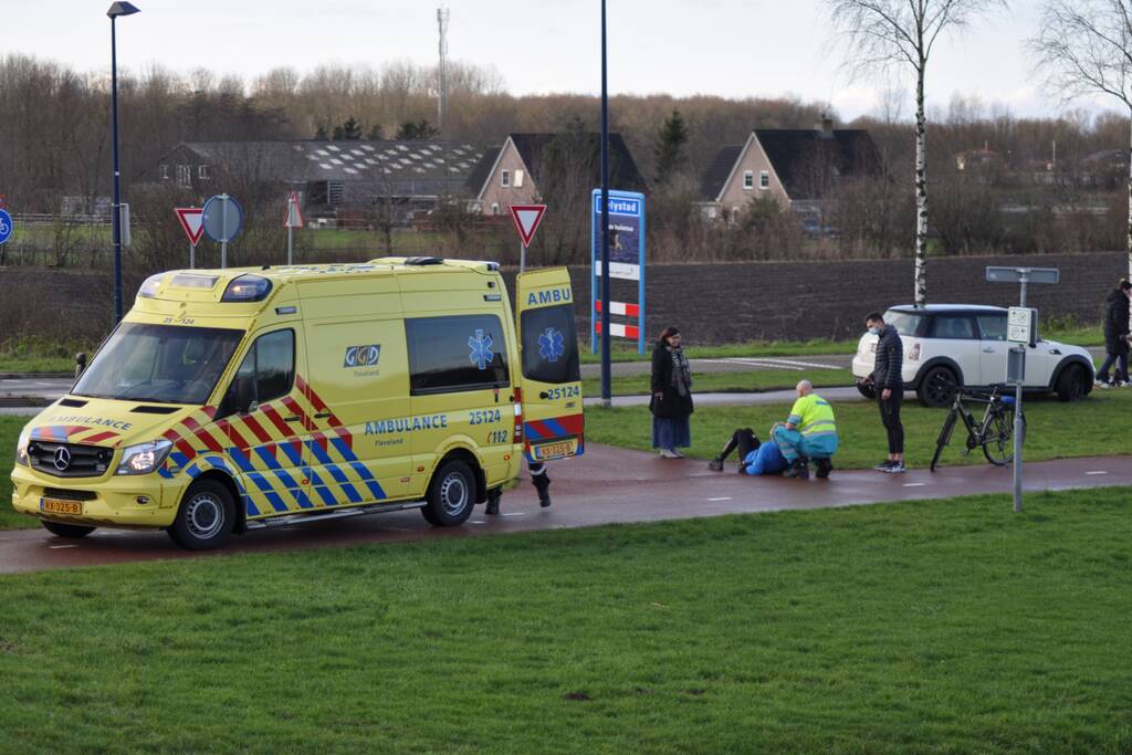 Fietser gewond bij aanrijding op oversteekplaats