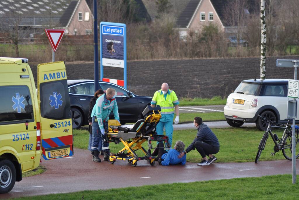 Fietser gewond bij aanrijding op oversteekplaats