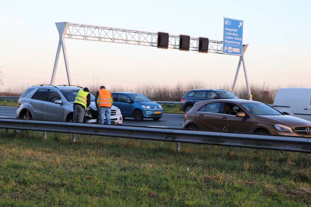 Verkeershinder na aanrijding tussen twee voertuigen