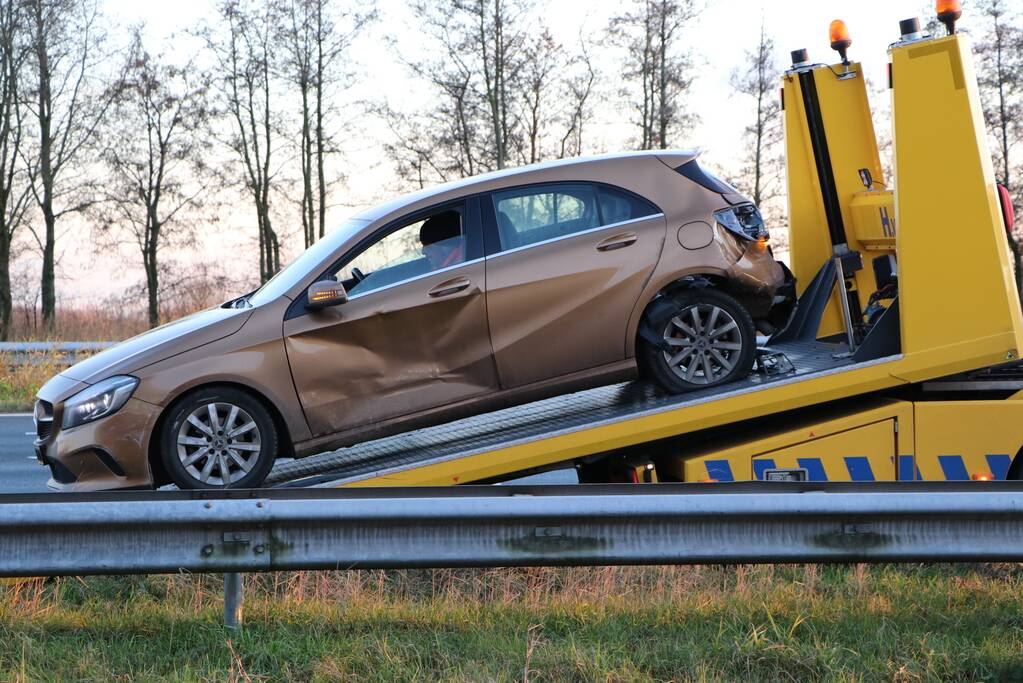 Verkeershinder na aanrijding tussen twee voertuigen