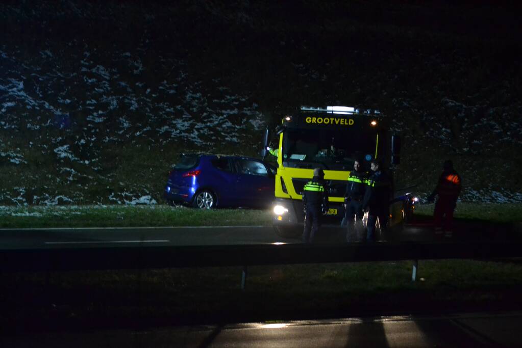 Auto slaat over de kop