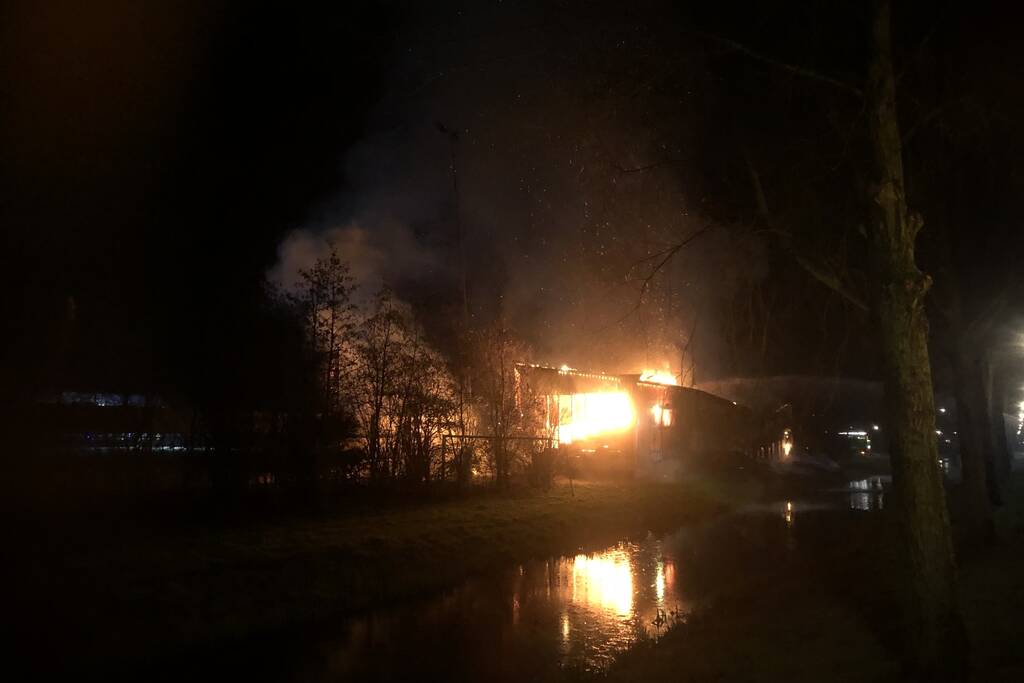 Tribune sportvereniging TOGB in brand